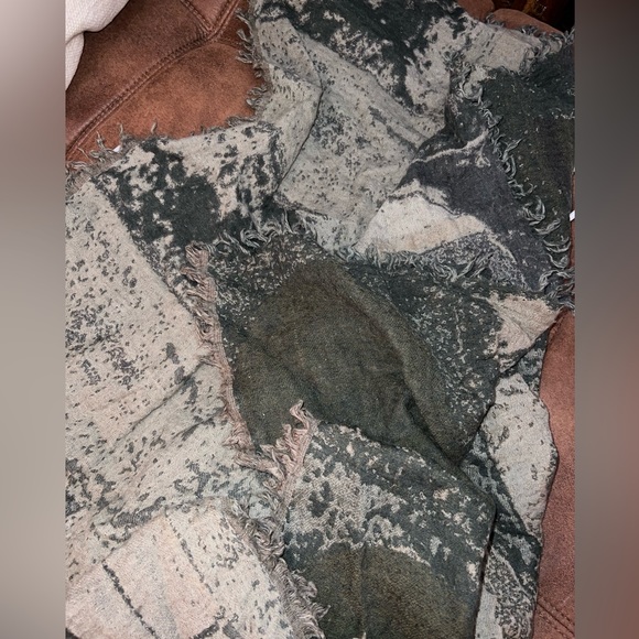 Olive Artizia Wilfred Wool Shawl - Picture 4 of 4